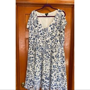 Torrid Plus Blue and White Floral Tie Sleeve Dress